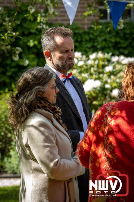 Volle terrassen, bruisende kleedjesmarkt en sportieve Wallenloop: Elburg leeft tijdens koningsdag! - &copy; NWVFoto.nl